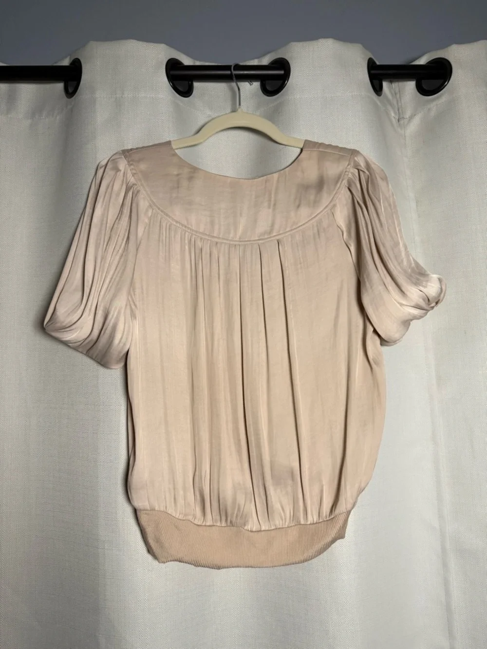 Anthropologie Current Air Blush Tan Satin Short Sleeve Surplice Blouse Size XS - Picture 2 of 8